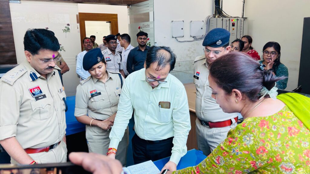 नया पुलिस कंट्रोल रूम और 112 डायल के कार्यालय का कलेक्टर,एवं एस एस पी ने किया उद्घाटन