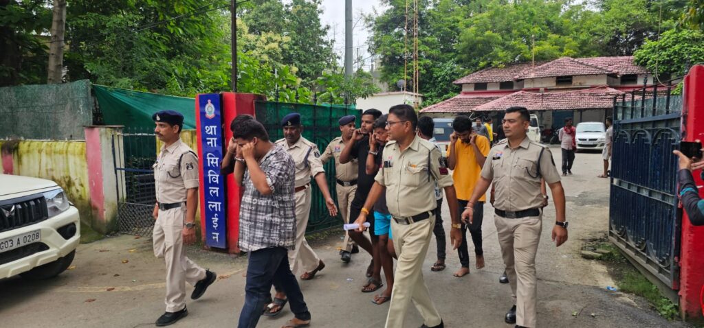 जरहाभाठा,मंगला क्षेत्र में पुलिस की रात भर चली तलाशी, हथियारों के साथ कई पकड़ाए