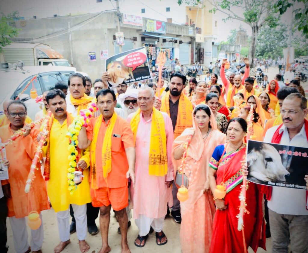 नंदी व गौमाता के संरक्षण के लिए कांग्रेसजनों की कांवर यात्रा, शिवालय में जलाभिषक कर लिया संकल्प