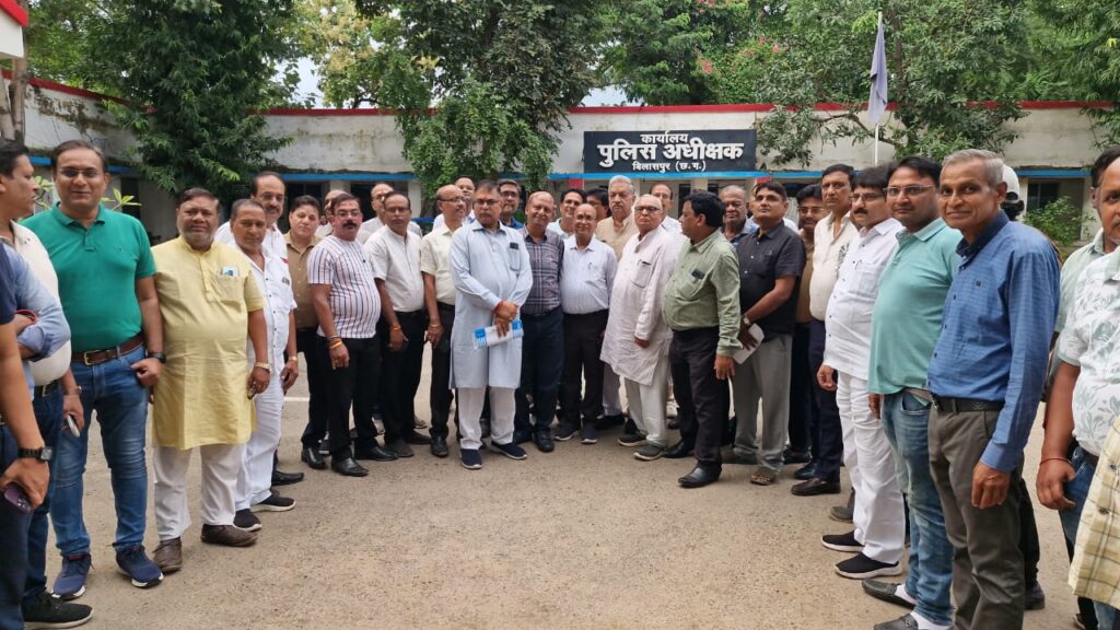 अग्रवाल समाज में आक्रोश ,उग्र आंदोलन की चेतावनी      कहा :छत्तीसगढ़ी क्रांति सेना के अमित बघेल अमर्यादित अशोभनीय शब्दो से सामाजिक जन भावना भड़काने का काम कर रहे छत्तीसगढ़ सरकार शासन प्रशासन उस पर सख्त कार्रवाई करें