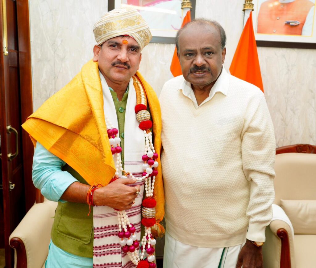 नई दिल्ली में ‘वीर रंग’ प्रदर्शनी में शामिल हुए केन्द्रीय राज्यमंत्री  तोखन साहू