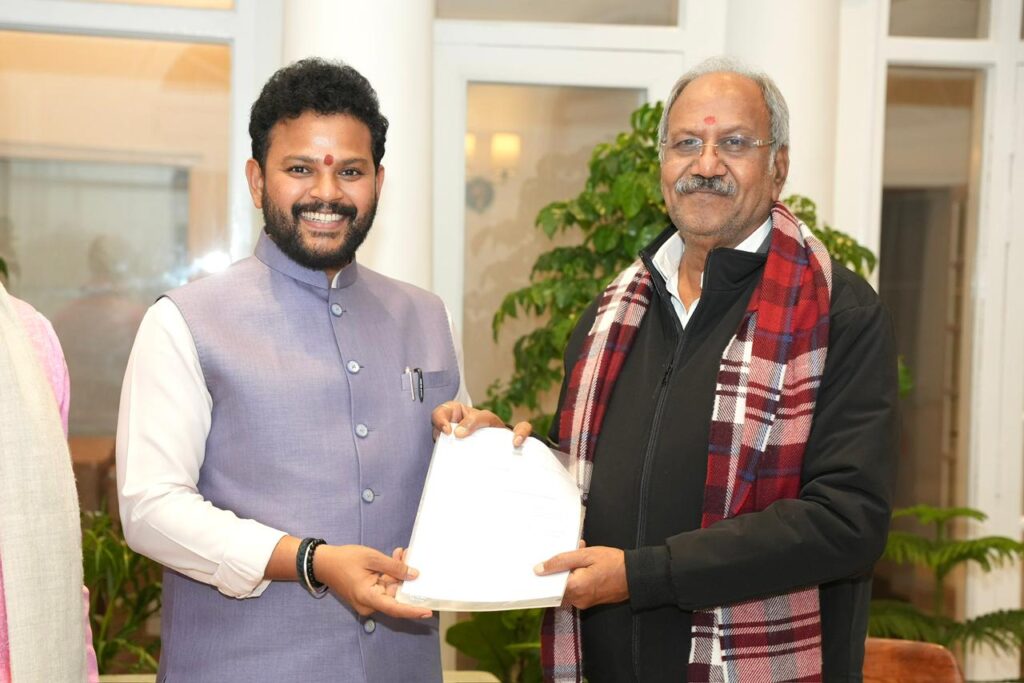 सांसद बृजमोहन अग्रवाल ने नागरिक उड्डयन मंत्रालय से बिलासपुर एयरपोर्ट को 4c श्रेणी में उन्नयन के लिए 300 करोड रुपए का अनुदान मांगा 