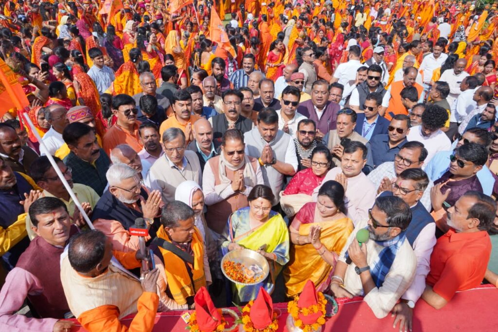 श्रीराम कथा के पहले निकली भव्य और ऐतिहासिक कलश यात्रा, हजारों की संख्या में महिलाएं हुई शामिल