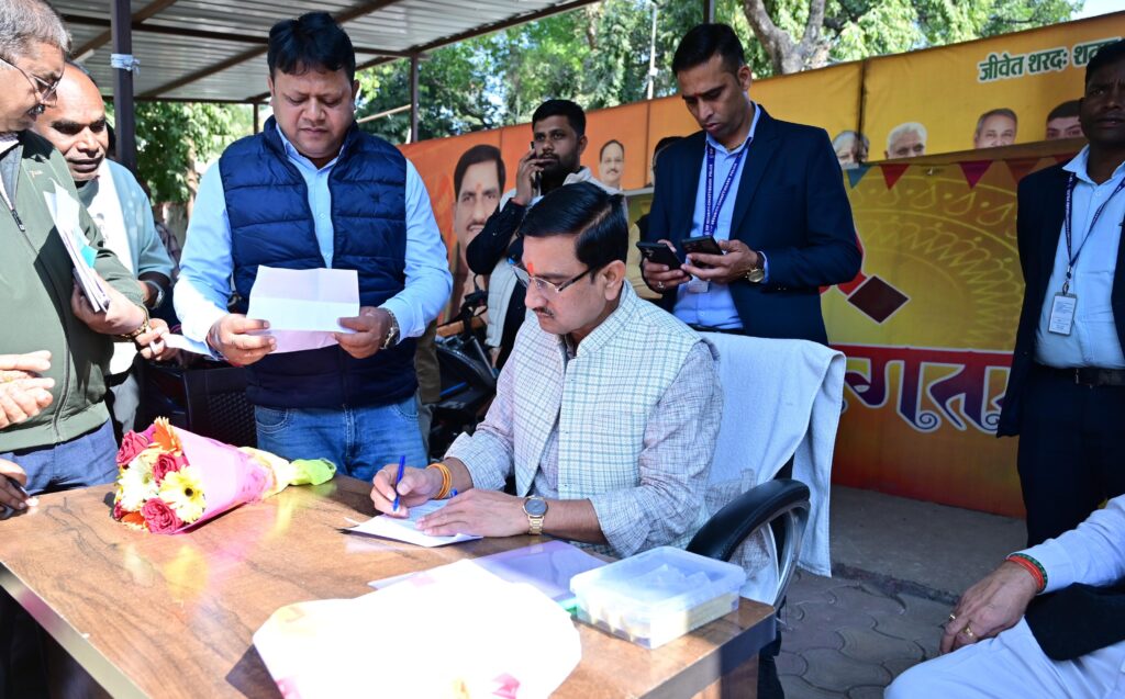 केंद्रीय आवासन एवं शहरी कार्य राज्य मंत्री  तोखन साहू ने बिलासपुर में जनदर्शन के माध्यम से सुनी जनता की समस्याएं; स्वामी विवेकानंद चेतना महोत्सव में युवा शक्ति को हरी झंडी दिखा कर किया ऐतिहासिक शुभारंभ