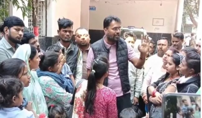 नर्सरी,केजी , एलकेजी के बच्चों की पढ़ाई आगे भी जारी रहेगी, शहर कांग्रेस अध्यक्ष सिद्धांशु मिश्रा मिले कलेक्टर से ,कलेक्टर ने दिलाया भरोसा