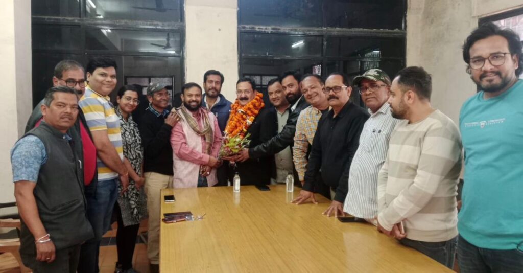 बिलासपुर प्रेस क्लब में वरिष्ठ पत्रकार प्रो. संजय द्विवेदी का सम्मान, डिजिटल युग में पत्रकारिता पर हुआ संवाद