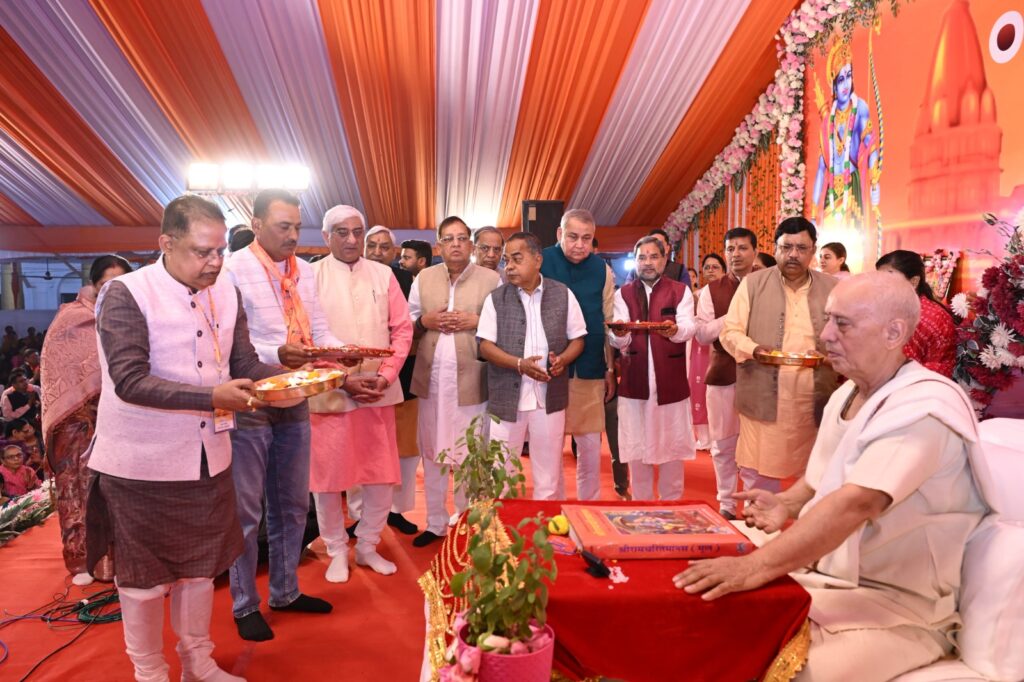 सुंदरकांड का पाठ निरंतर करते रहना चाहिये। वह सिद्धि का कांड है, जो सभी प्रकार के दुखों का नाश करती है