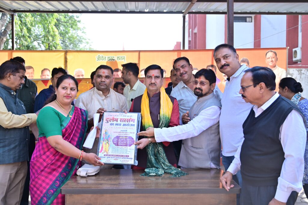 केंद्रीय आवासन एवं शहरी कार्य राज्य मंत्री  तोखन साहू ने बिलासपुर में जनदर्शन किया, मुंगेली में अखंड नवधा रामायण एवं पथरिया में राज्य स्तरीय ग्रामीण क्रिकेट प्रतियोगिता में हुए शामिल