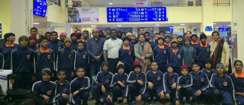 आधारशिला विद्या मंदिर सैनिक स्कूल का शैक्षणिक एवं सैन्य भ्रमण दल  INS नेताजी सुभाष चंद्र बोस एयर फोर्स स्टेशन कोलकत्ता रवाना