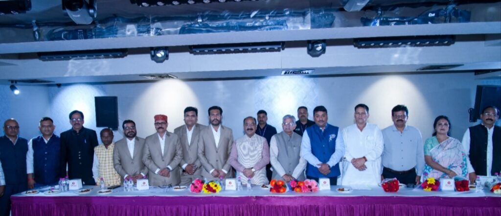 बिलासपुर प्रेस क्लब के नव निर्वाचित पदाधिकारियों को उप मुख्यमंत्री  अरुण साव ने दिलाई शपथ कहा: बिलासपुर प्रेस क्लब का गौरवशाली इतिहास रहा है उम्मीद है अब नई ऊर्जा के साथ आगे बढ़ेगा यहां का प्रेस क्लब