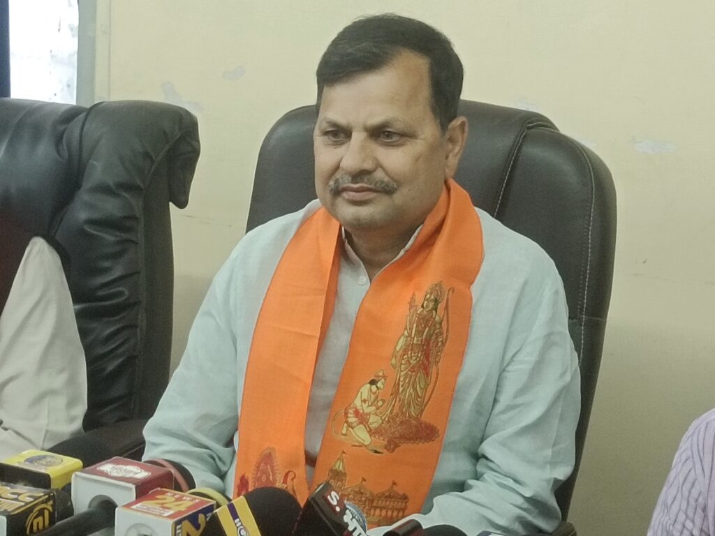 पहले आओ पहले पाओ की तर्ज पर श्रद्धालुओं का होगा पुलिस मैदान में एक मार्च से   रजिस्ट्रेशन,  इस बार 25 मार्च को  समाजसेवी प्रवीण झा   अयोध्या और रामलला दर्शन के लिए 1008 श्रद्धालुओं को निःशुल्क ले जायेंगे