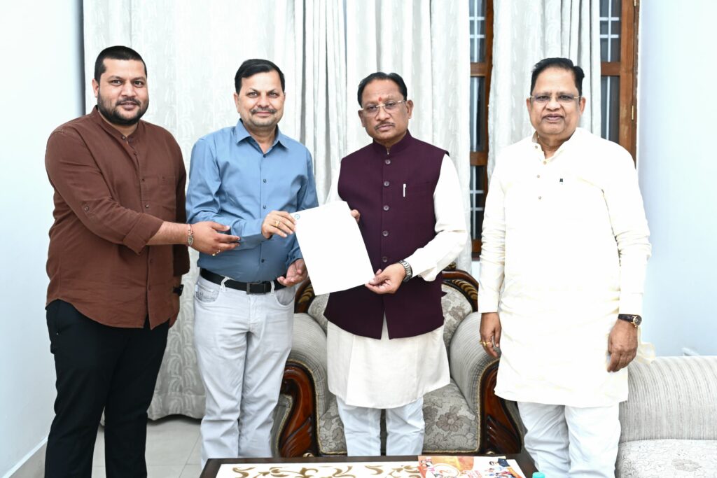 अयोध्या यात्रा: रामभक्त प्रवीण झा ने मुख्यमंत्री विष्णु देव साय को सौंपा आमंत्रण पत्र