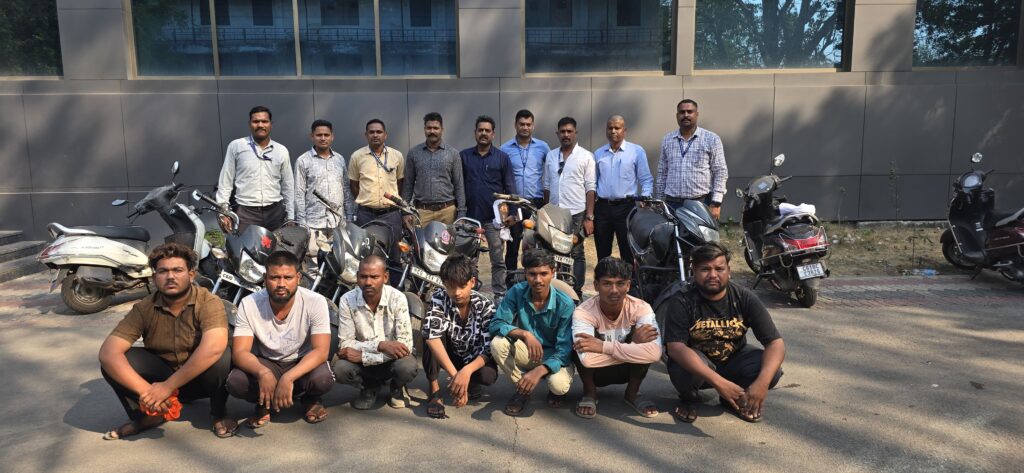 मोटर सायकल चोर व खरीददार समेत 7 गिरफ्तार ,6 मोटर सायकल बरामद,3 सौ से अधिक सी सी टीवी फुटेज खंगाला गया