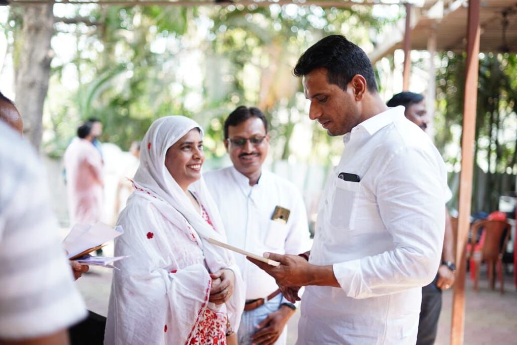 विधायक देवेंद्र यादव ने की जनता से भेंट मुलाक़ात, कलेक्टर से चर्चा कर जल्द निराकरण की कही बात