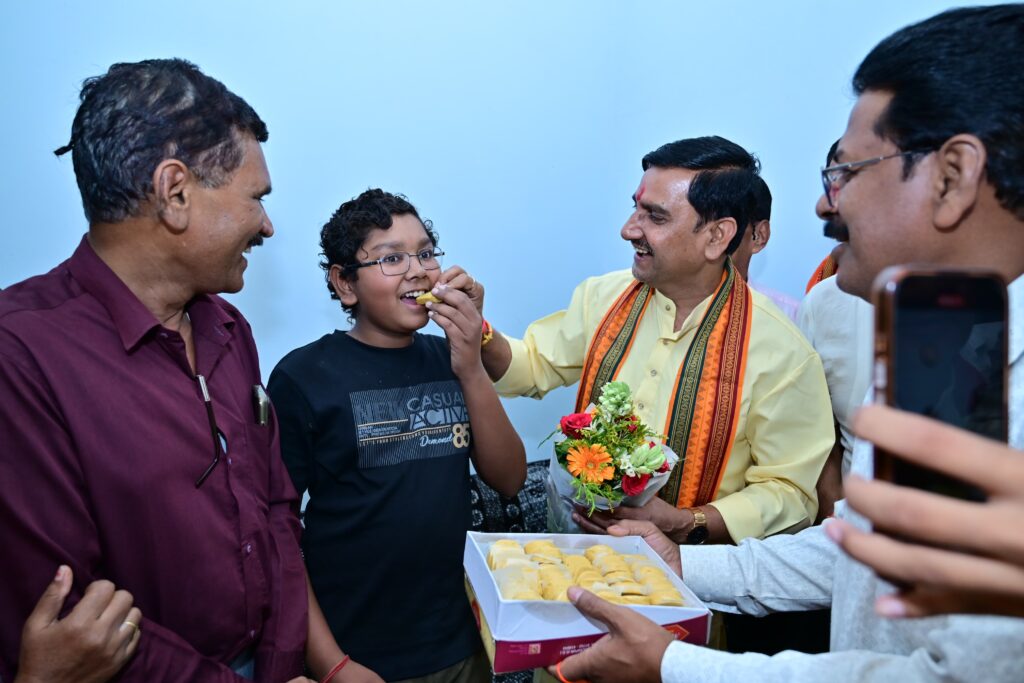 केंद्रीय राज्य मंत्री तोखन साहू ने युवा प्रतिभाओं को बताया ‘न्यू इंडिया’ की ताकत,मुंगेली टॉपर अंशुल शर्मा का सम्मान