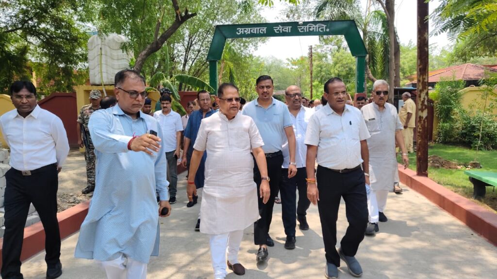 अग्रवाल सेवा समिति ने भारतीय नगर मुक्तिधाम का किया जीर्णोद्धार और सौंदर्यीकरण ,वृक्षारोपण में पहुंचे शहर विधायक,महापौर,कलेक्टर आईजी और एसएसपी