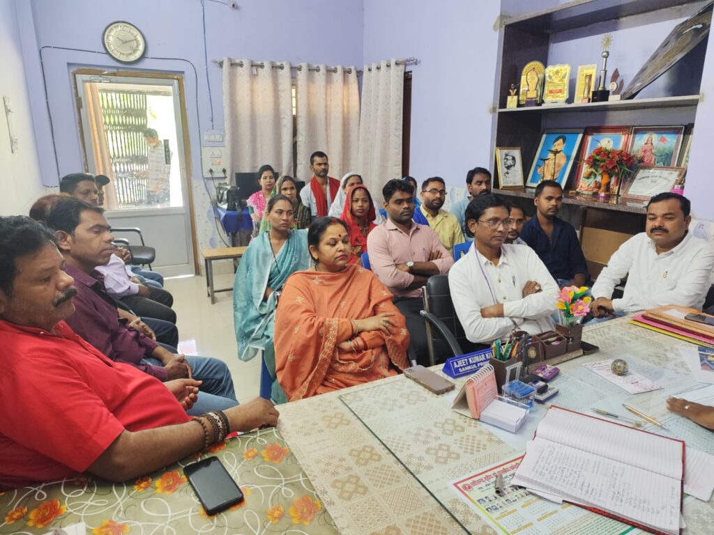 शासकीय उच्चतर माध्यमिक विद्यालय सिरगिट्टी में सत्र 2026-27 हेतु शाला प्रबंधन समिति का गठन में सत्तारूढ़ दल के लोगो को महत्व दिया गया जबकि राजनैतिक दलों के लोगो को समिति में नहीं रखने शासन का है आदेश