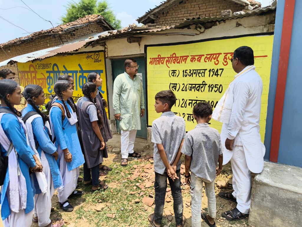 सेलर पंचायत द्वारा गांव के   दीवारों पर प्रतियोगी परीक्षाओं के  जनरल नॉलेज को  लिखवा कर बच्चों को समय से पहले ही  किया जा  रहा जागरुक ,पूरे प्रदेश के लिए यह गांव  मॉडल बन सकता है