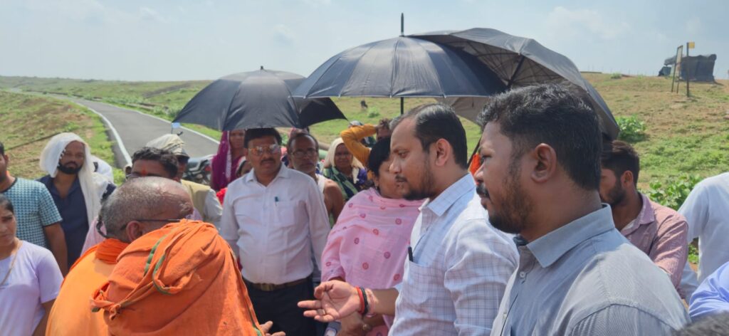 NTPC   सीपत परियोजना से प्रभावित क्षेत्र के किसान वर्षों से दलदल की समस्या से जूझ रहे , किसानों का आरोप है कि पिछले कई वर्षों से उन्हें हर साल मुआवजा प्राप्त करने के लिए संघर्ष करना पड़ता है और बार-बार आवेदन देना पड़ता है, इसके बावजूद समय पर उचित मुआवजा नहीं मिल पाता