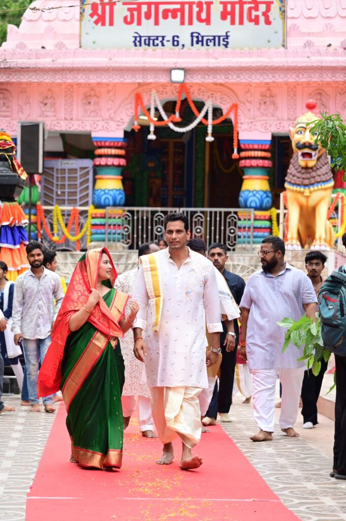 रथयात्रा पर विधायक देवेंद्र यादव ने सपत्नीक महाप्रभु श्री जगन्नाथ स्वामी के दर्शन किये