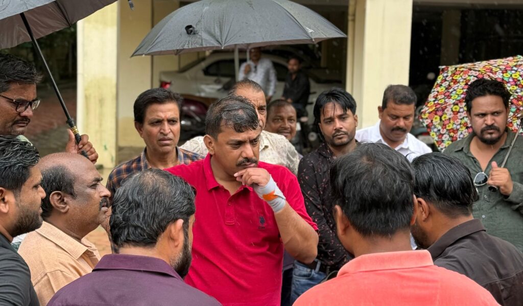 विधानसभा सत्र से लौटते ही जनता के बीच पहुंचे विधायक सुशांत शुक्ला,बारिश प्रभावित क्षेत्रों का किया मैराथन दौरा
