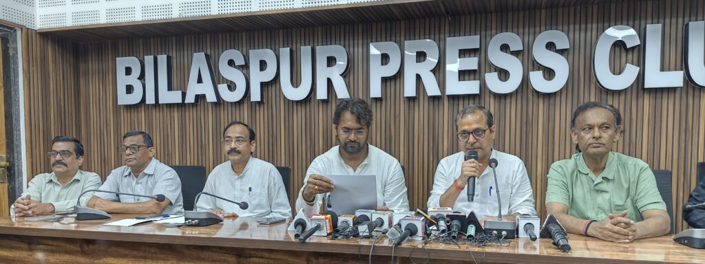 बिलासपुर की आवाज विधानसभा में आखिर खामोश क्यों है? जनता की समस्याओं और क्षेत्र की मांग का विधायक अमर अग्रवाल ने  क्या सौदा कर लिया है, मंत्री पद की मांग से?  :शैलेश पांडे