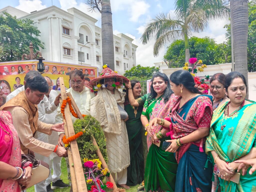 भाजपा महिला मोर्चा ने कुशाभाऊ ठाकरे परिसर में धूमधाम से मनाया हरेली तिहार, छत्तीसगढ़ी संस्कृति और परंपराओं की दिखी झलक