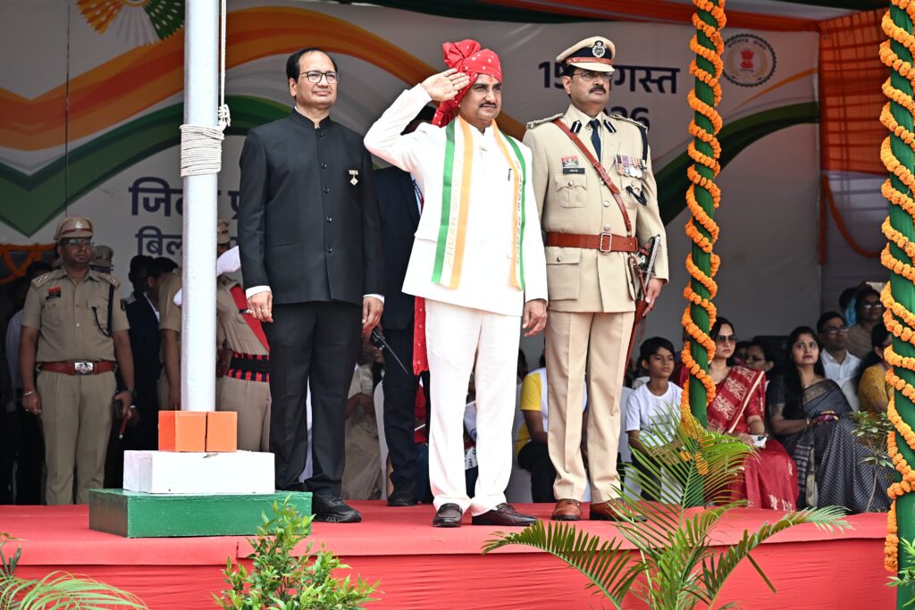 गरिमामय माहौल में मनाया गया 80 वां स्वतंत्रता दिवस समारोह ,केंद्रीय राज्यमंत्री  तोखन साहू ने पुलिस ग्राउंड किया ध्वजारोहण