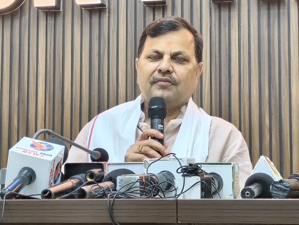 बिलासपुर के विकास के लिए अब चुप नहीं बैठेंगे, जरूरत पड़ी तो हक की लड़ाई सड़क पर लड़ेंगे” दिवाली के बाद हवाई सेवा के लिए 10 हजार लोगों  की मशाल यात्रा निकाली जाएगी
