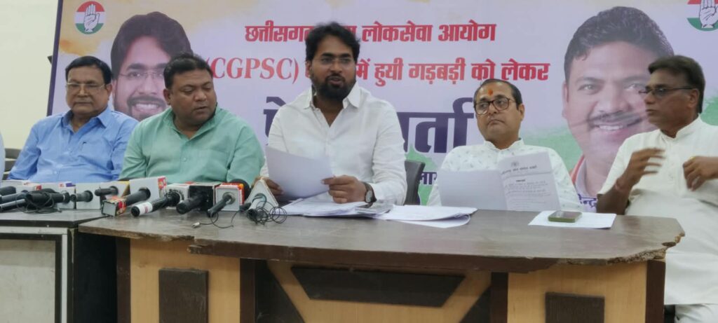 वाह छग पीएससी गड़बड़ियों का जवाब नहीं!   एक ही प्रश्न के सही और गलत उत्तर देने वाले को बराबर नंबर दिये गये, कहीं गलत जवाब वाले को ज्यादा नंबर दिया गया