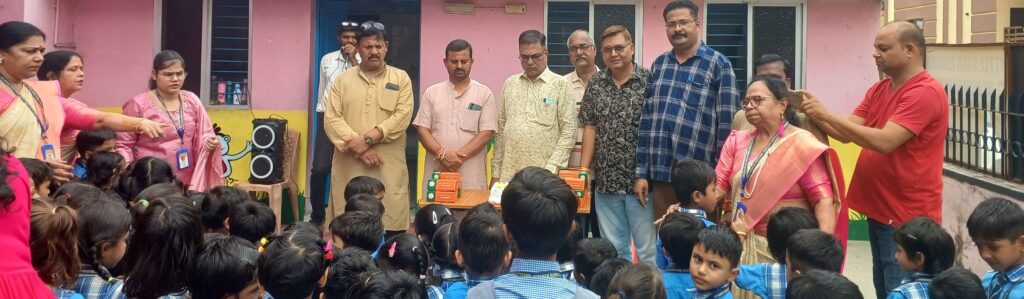 विधायक अमर अग्रवाल को जन्म दिन पर मनीष अग्रवाल समेत समर्थको ने आधी रात को बधाई और शुभकामनाएँ दी