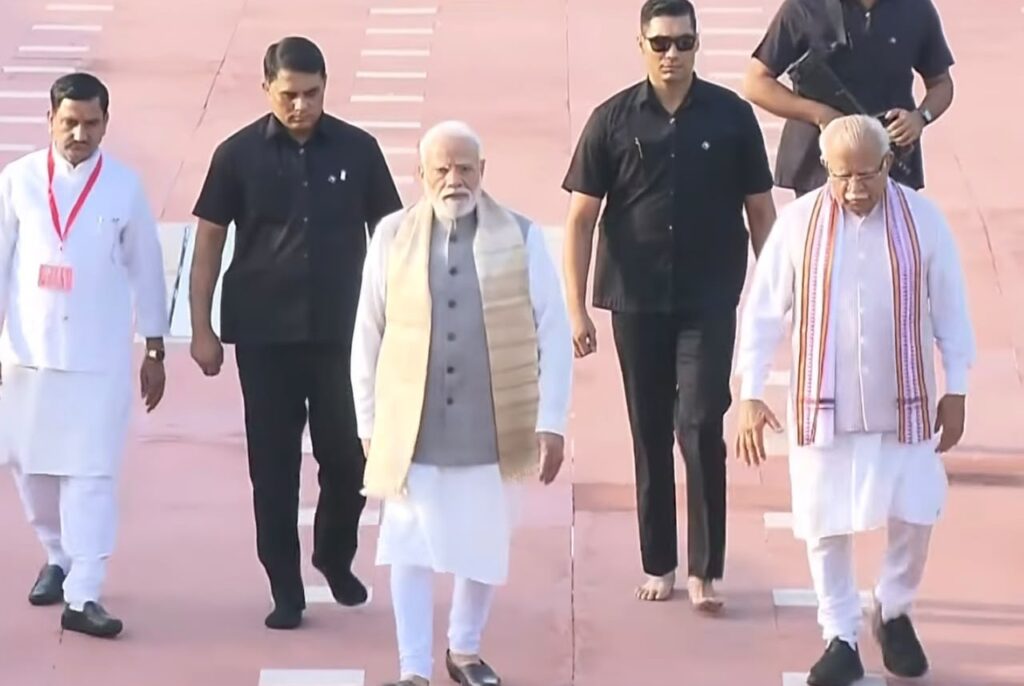 तोखन साहू ने राष्ट्रपति एवं उपराष्ट्रपति के साथ राजघाट पर महात्मा गांधी जी को श्रद्धांजलि अर्पित की