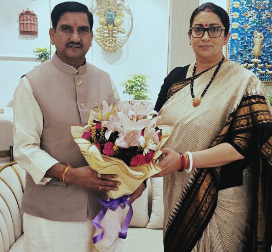 भाजपा की छग स्मृति ईरानी से मिले केंद्रीय राज्यमंत्री तोखन साहू, संगठनात्मक विषयों पर हुई चर्चा