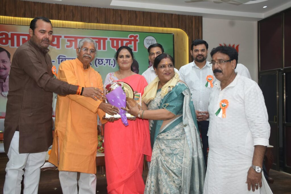 शहर शिक्षा प्रकोष्ठ के द्वारा उत्कृष्ट शिक्षक सम्मान समारोह का आयोजन भारतीय जनता पार्टी कार्यालय  में किया गया