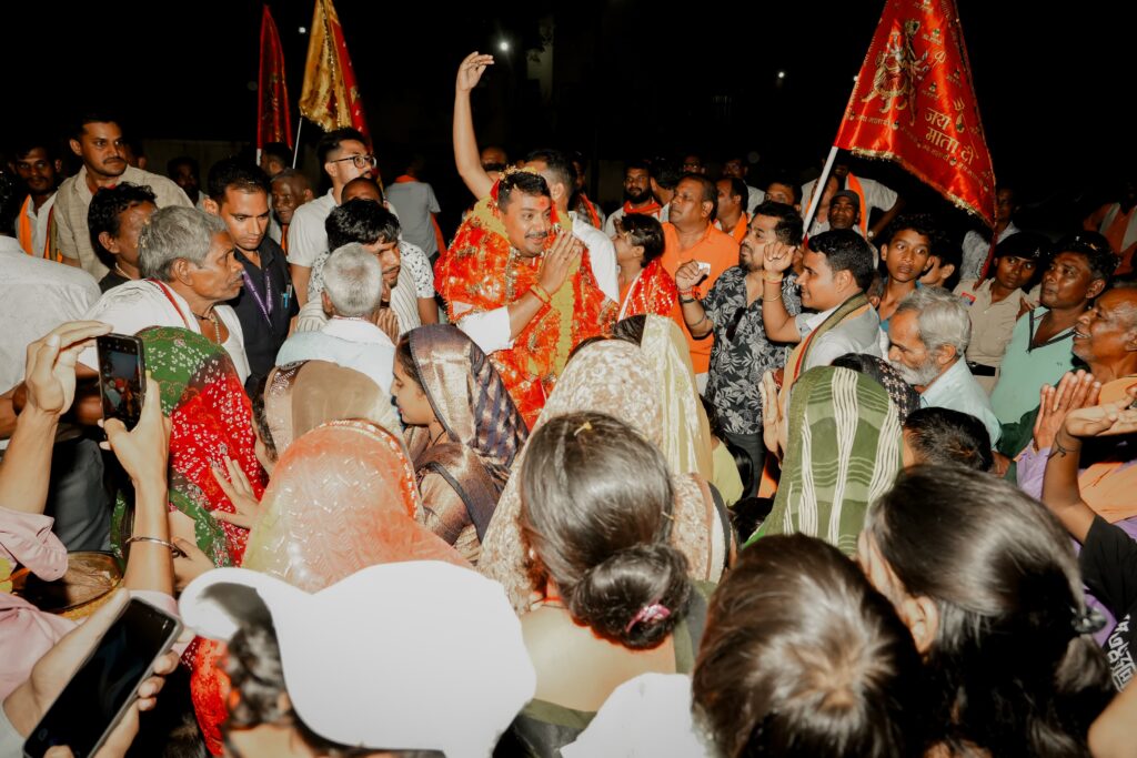माँ महामाया की भक्ति में सराबोर बेलतरा, ध्वजा यात्रा के पाँचवें दिन गाँव-गाँव उमड़ा आस्था का जनसैलाब