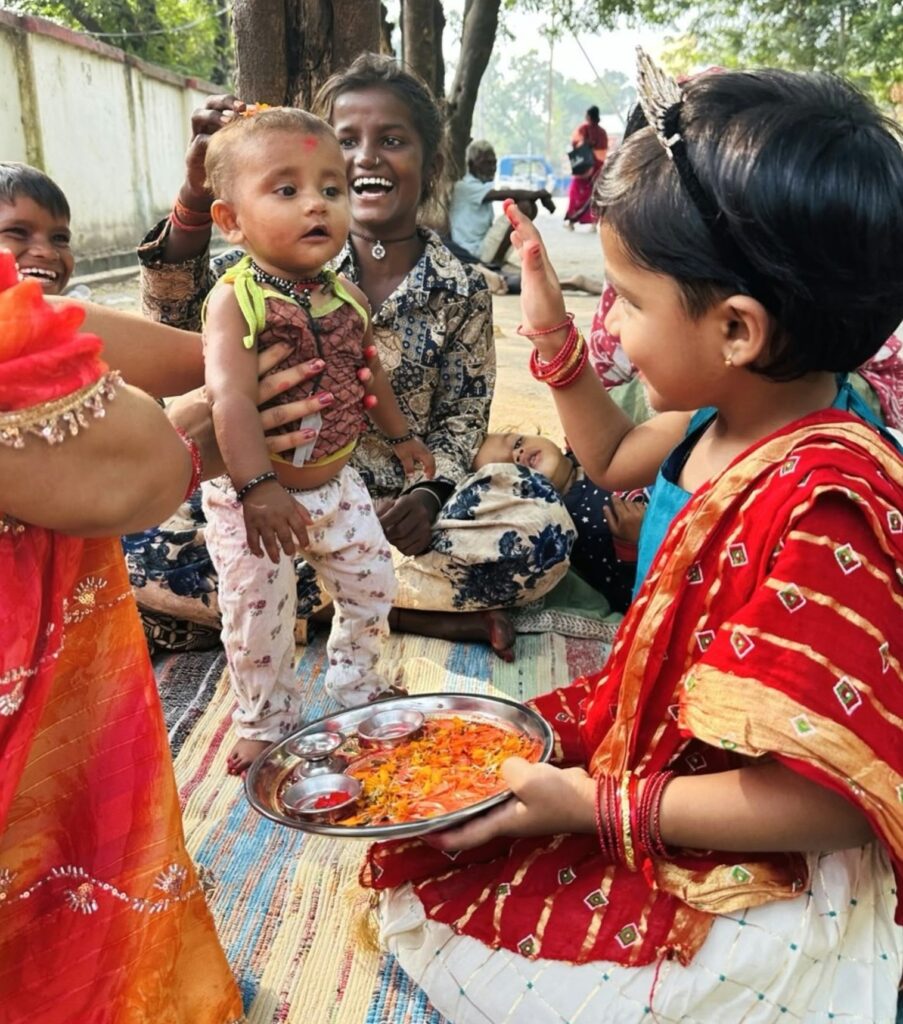 नवरात्रि में समृद्धि फाउंडेशन ने  देवी आराधना को मानव सेवा से जोड़ते हुए विशेष सेवा अभियान चलाया